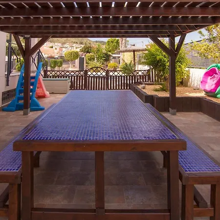 Moderna Con Piscina 빌라