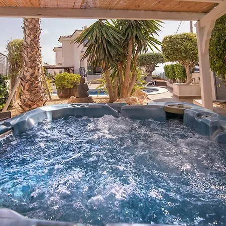 Villa Moderna Con Piscina *