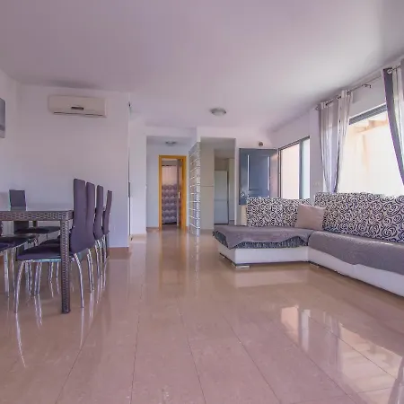 Moderna Con Piscina