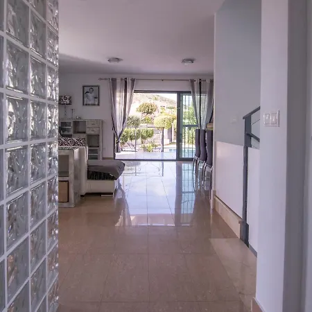 Moderna Con Piscina Villa *