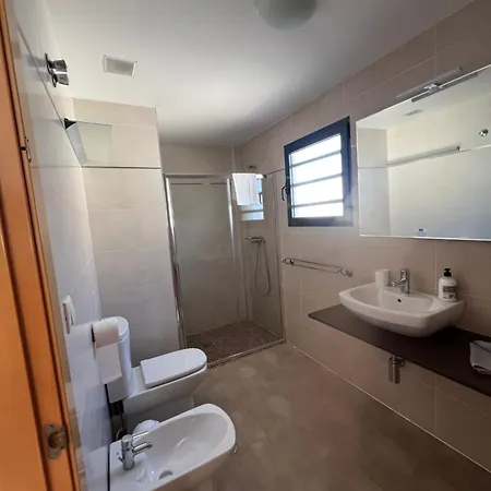 Moderna Con Piscina فيلة *