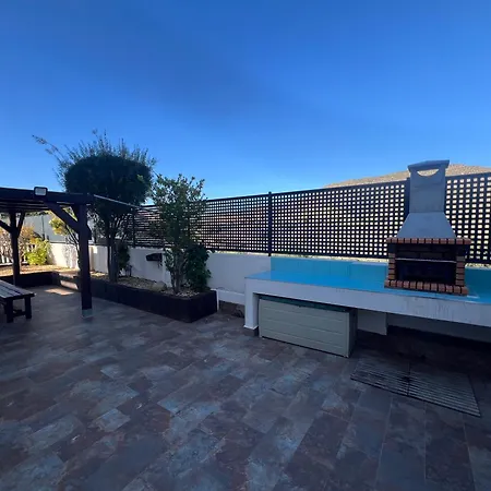 Moderna Con Piscina * إل كامبيلو