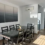 Moderna Con Piscina *