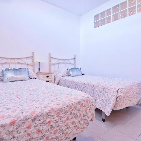 Moderna Con Piscina エル・カンページョ