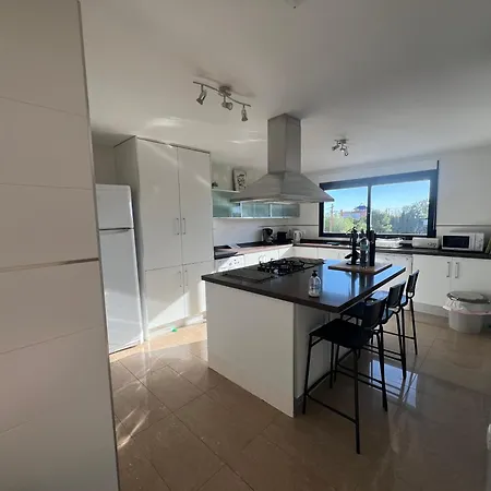 Moderna Con Piscina Вилла