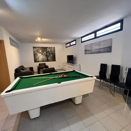 Вилла Moderna Con Piscina