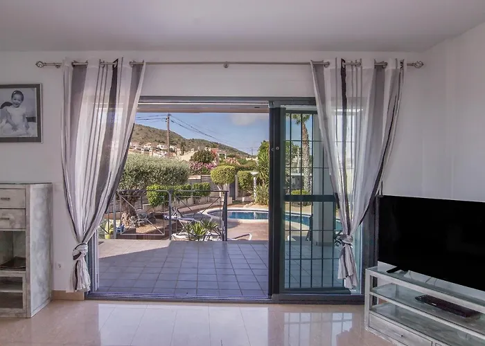 Moderna Con Piscina Вилла Кампелло