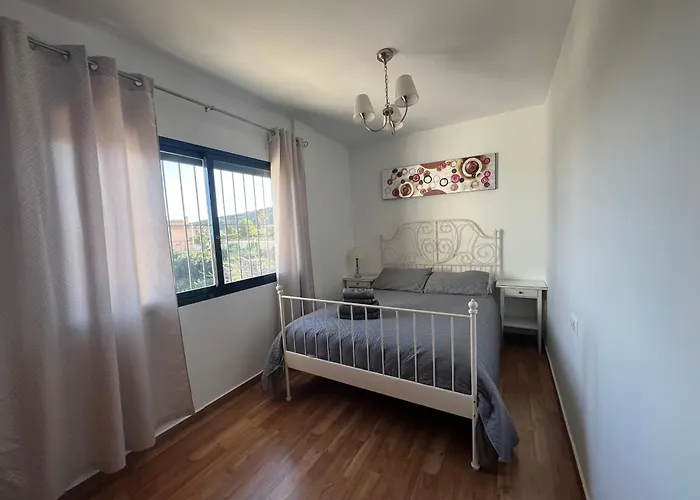 Вилла Moderna Con Piscina
