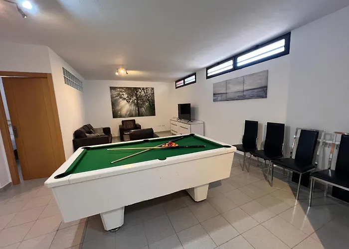 Вилла Moderna Con Piscina